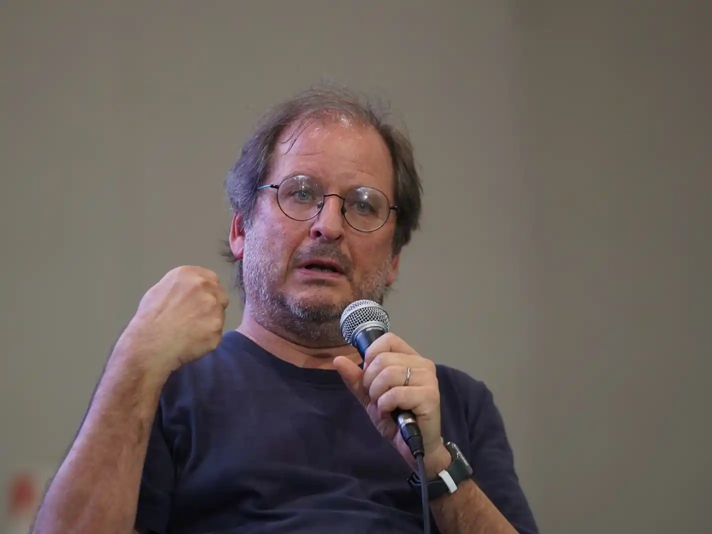 El reconocido escritor cerró la primera jornada de una nueva edición de la Feria del Libro de San Francisco