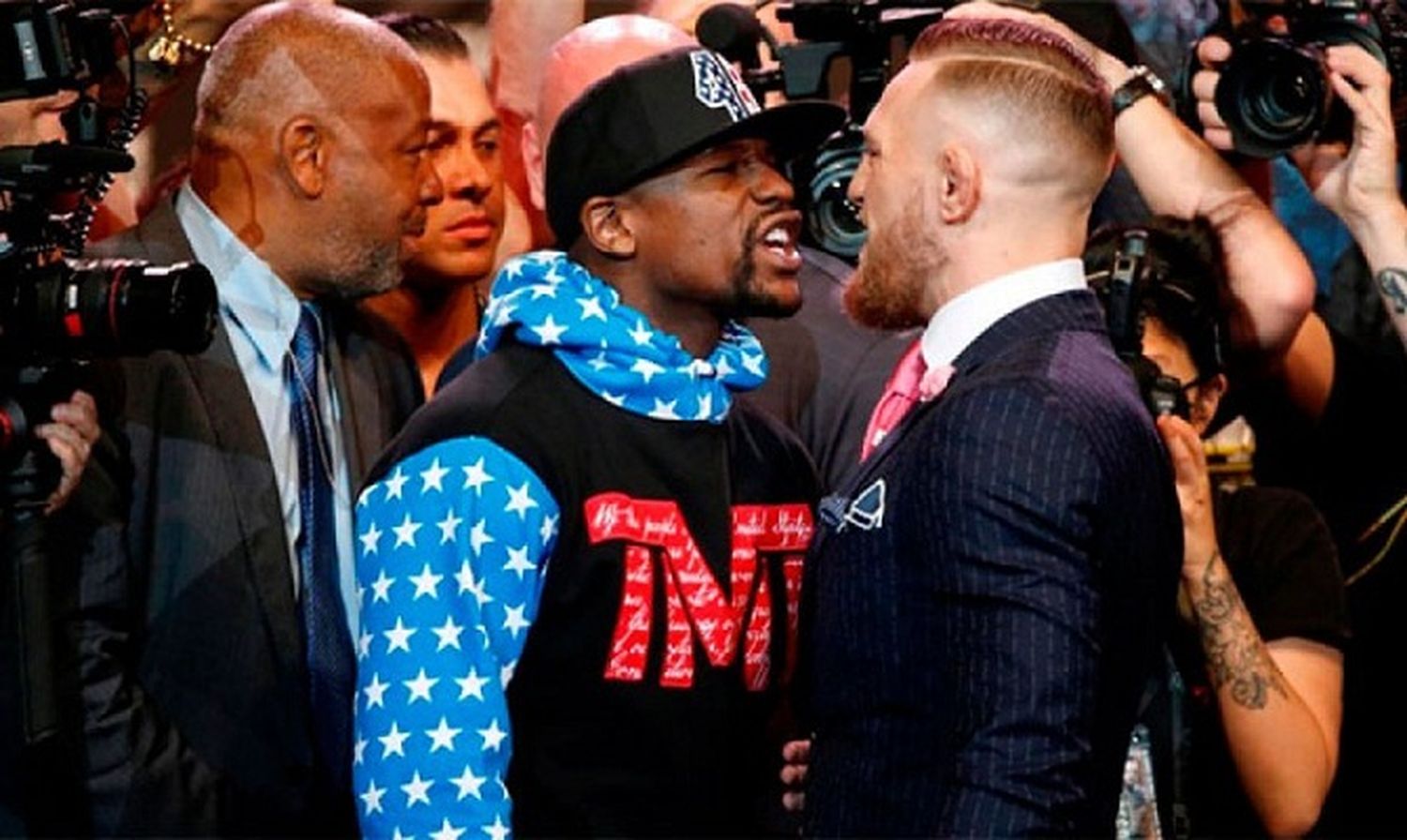 Mayweather y McGregor, en el primer cara a cara antes de la pelea 