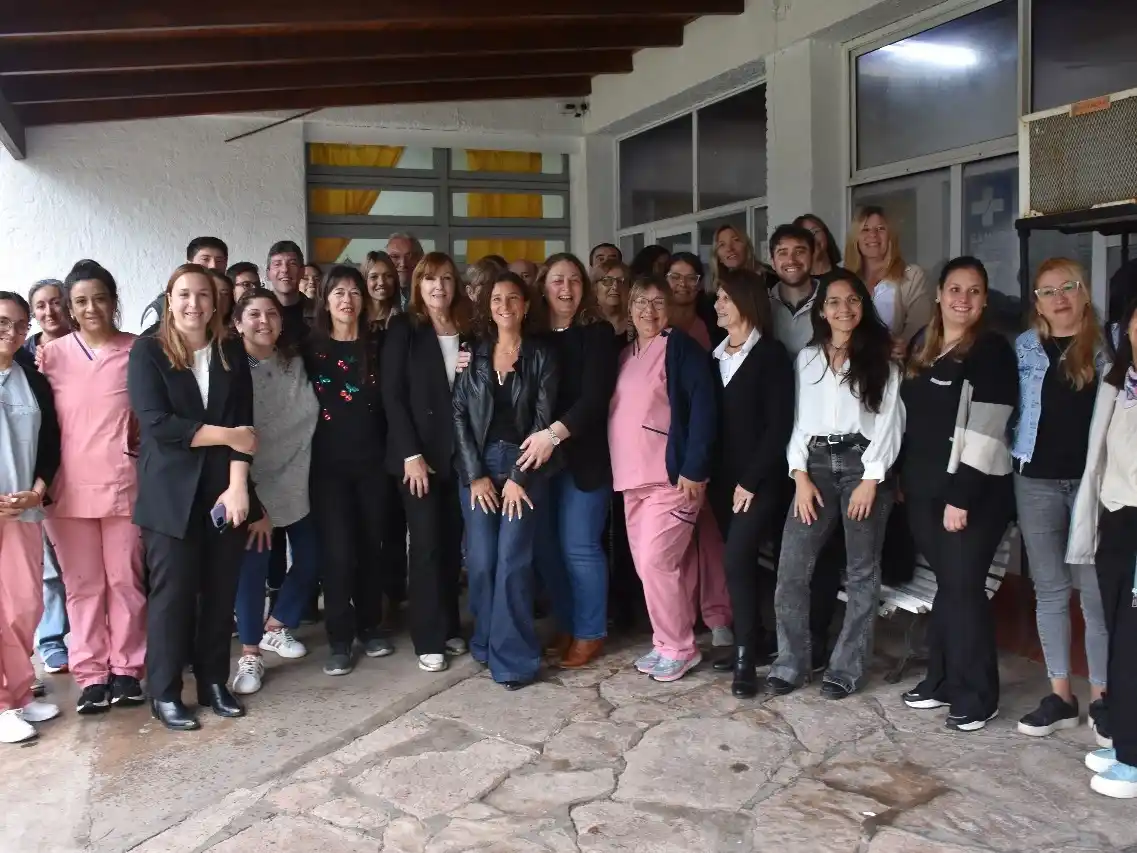 Los equipos de salud provincial y local durante la actividad en el SAMCo