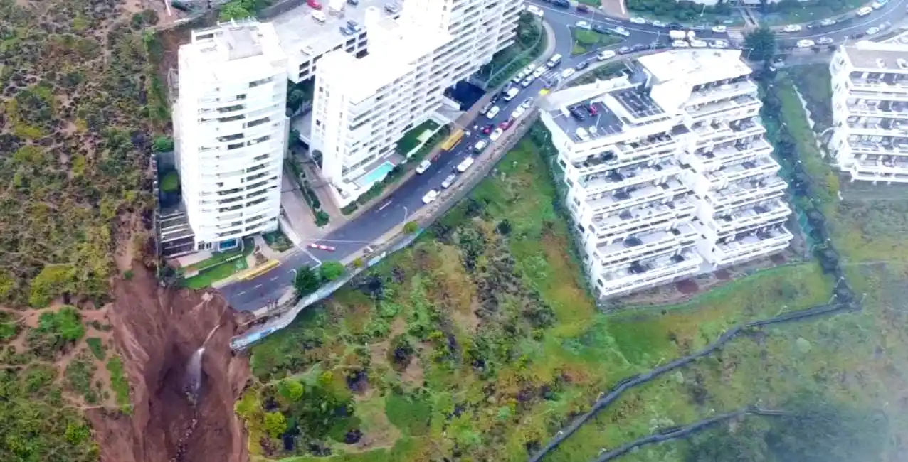 Los bomberos solicitaron rápidamente la evacuación en la zona.