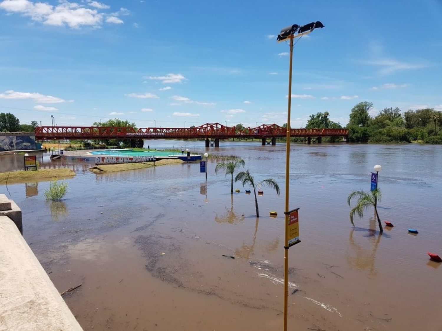 Tristeza. El año pasado, durante gran parte del verano las playas estuvieron bajo agua