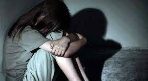 ¡ATROZ! Madre dejó que hombres violaran y embarazaran a su hija de 10 años en Colombia