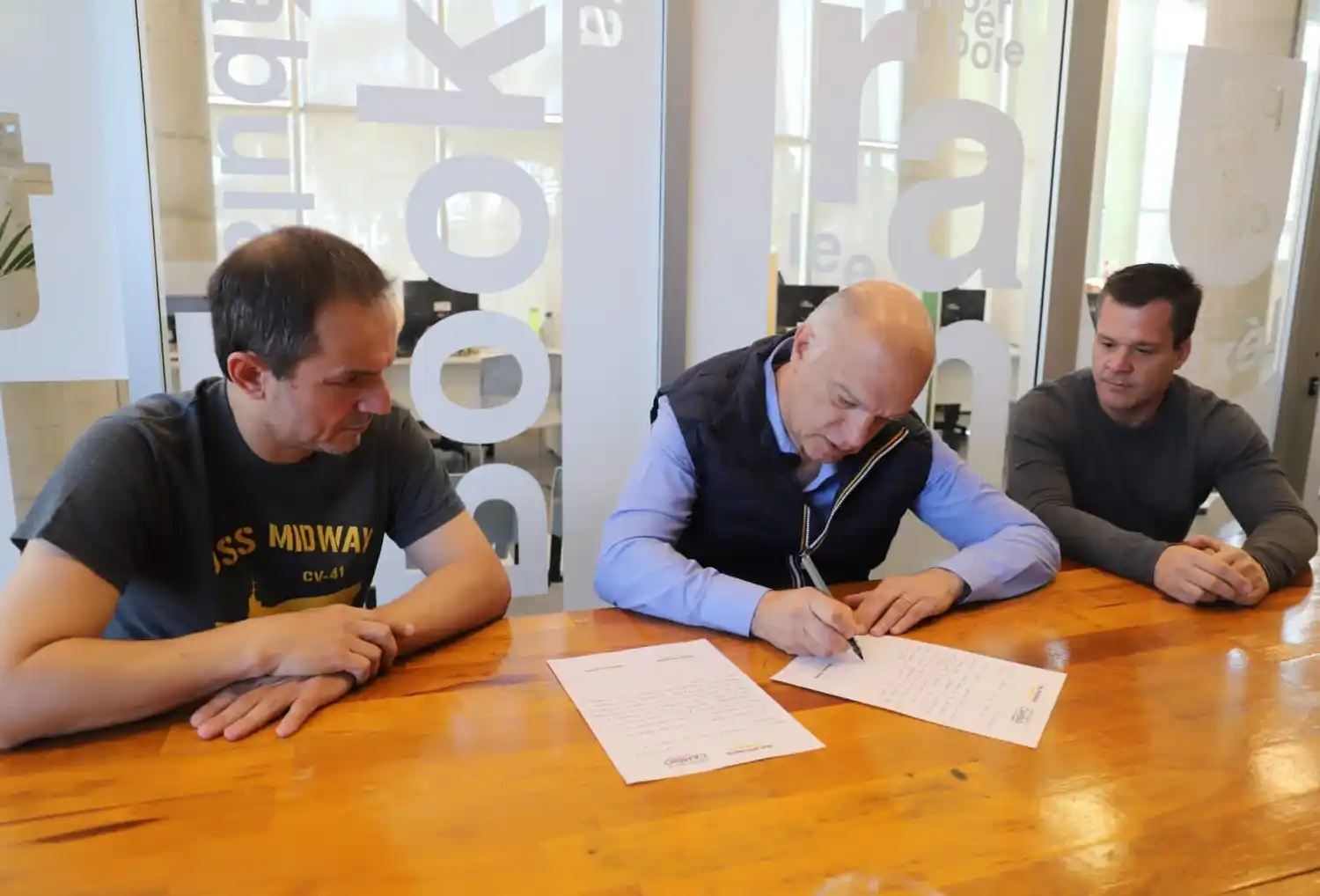 De cara a las generales, Grindetti firma 35 compromisos de gestión