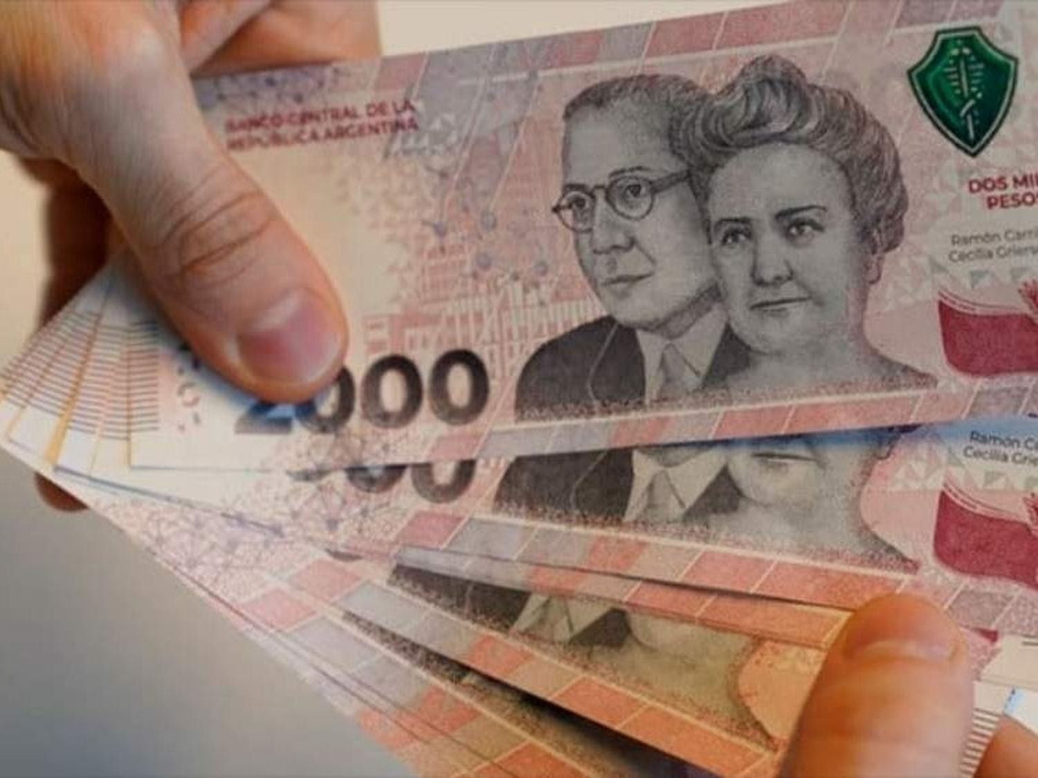 La UBA y el Conicet dicen que el poder adquisitivo del salario mínimo cayó 32% real