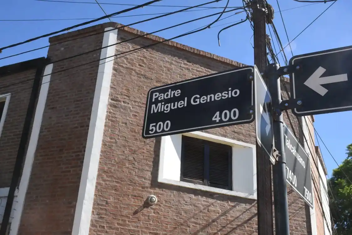 Arrojaron una bomba molotov contra una casa en barrio Guadalupe