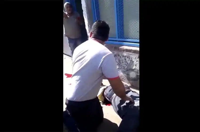 Atacan a balazos un vecino a plena luz del día y dejan un mensaje mafioso