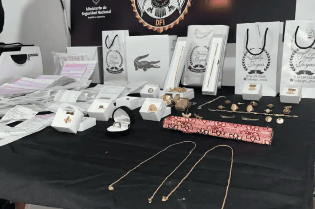 Además de la droga, los agentes secuestraron unos 300 gramos de oro en alhajas.