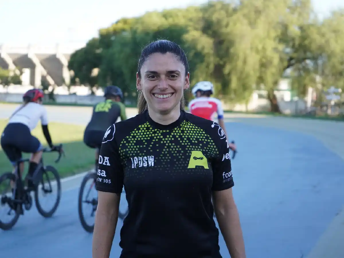 Daiana estrena el buzo de DT