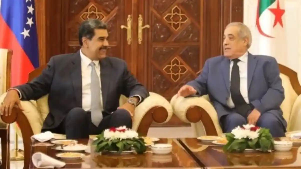 Maduro se reunió con el primer ministro argelino, Nadir Larbaoui