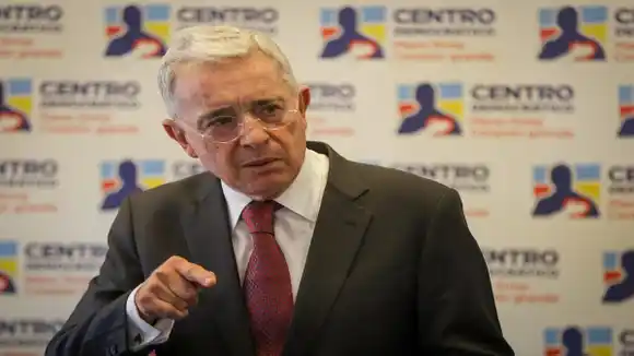QUE SE VEAN EN EL ESPEJO DE Argentina: advierte Uribe sobre nuevo sistema de pensiones en Colombia