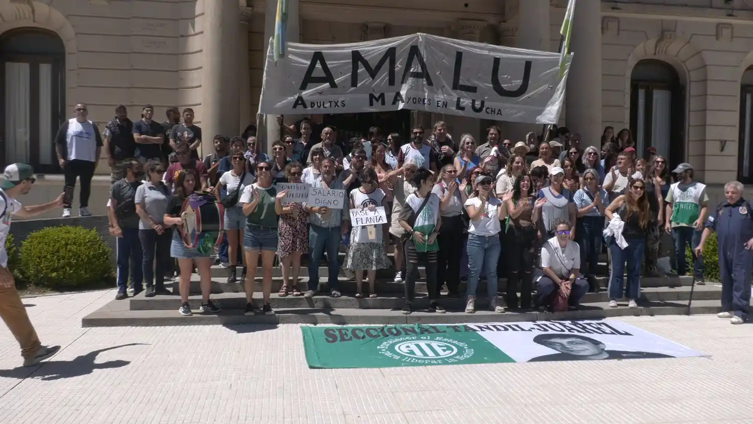Esta mañana ATE realizó una concentración y asamblea en las puertas del palacio municipal