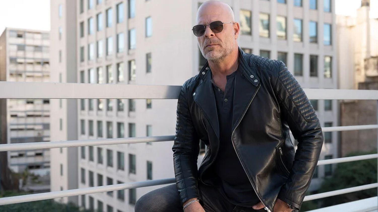 El Bruce Willis argentino: reemplazó al actor en una gira oficial y hasta Dua Lipa lo confundió con el original