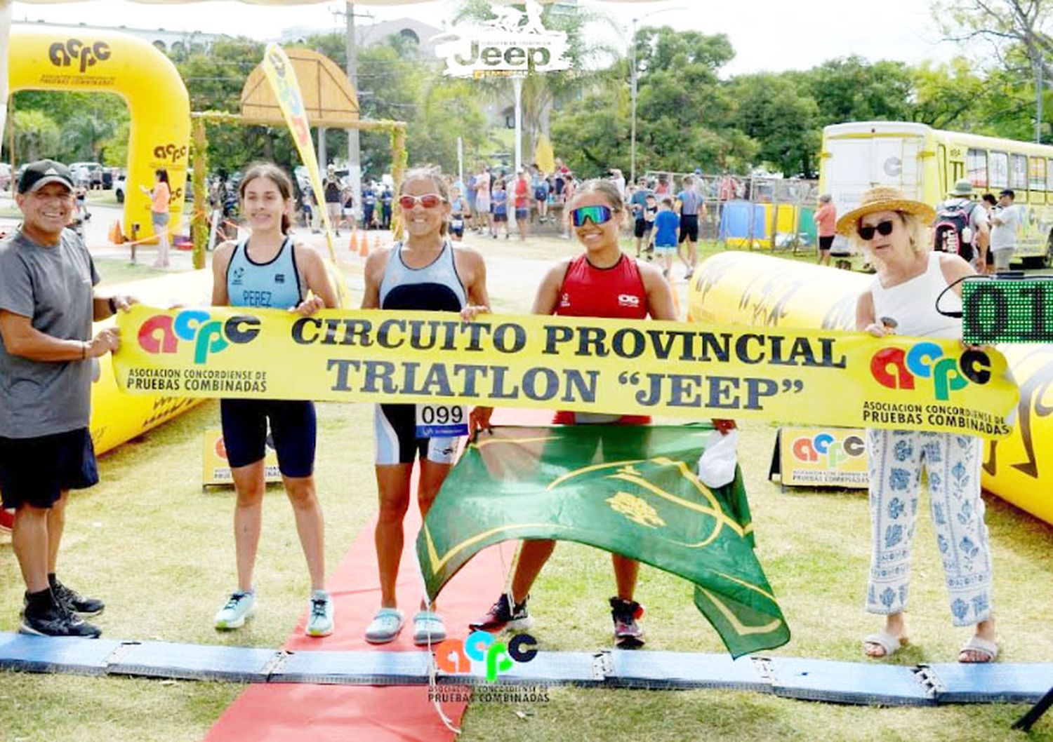 Máximo Andino y María Rivero se quedaron con el triunfo en el Triatlón