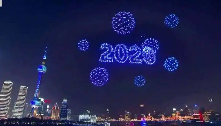 Los drones sustituyen a la pirotecnia en la Fiesta de Fin de Año en la ciudad de Shangái 