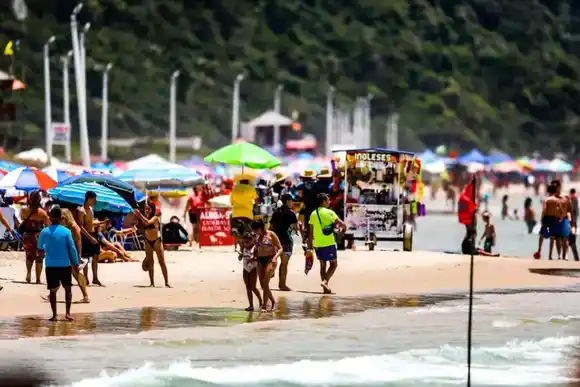 Detectaron la causa del brote de gastroenteritis en playas de Florianópolis