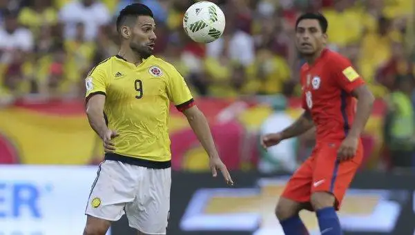 Colombia y Chile protagonizaron un empate que alivió a Argentina