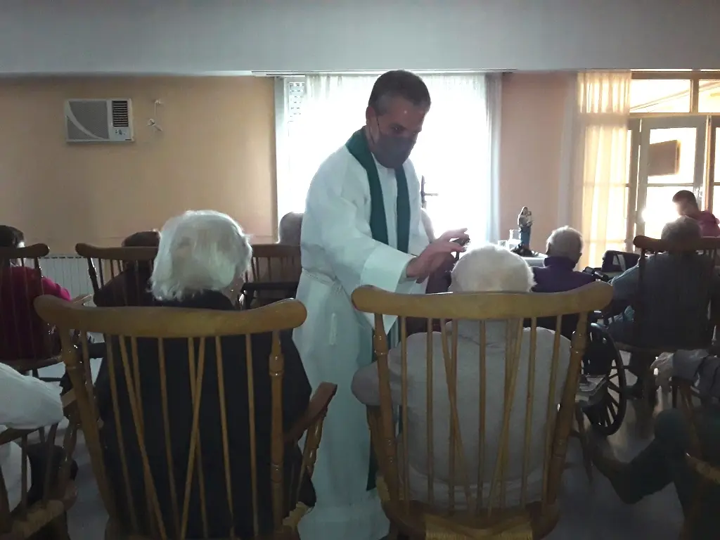 Santa Misa en el Hogar de Ancianos
