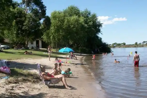 Un joven se tiró al río Gualeguaychú y se dañó la columna: está en terapia intensiva