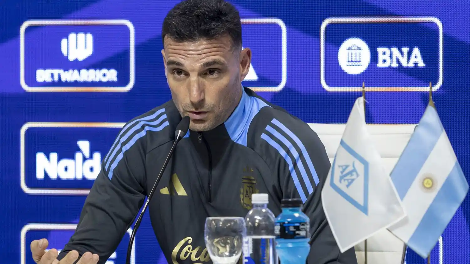 Scaloni se refirió a varios temas.