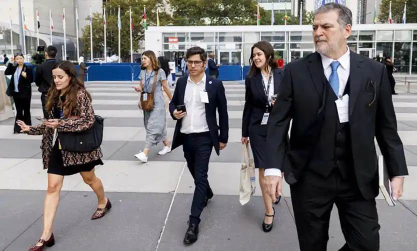 Kicillof desmintió una fake news que lo mostraba en un Apple Store