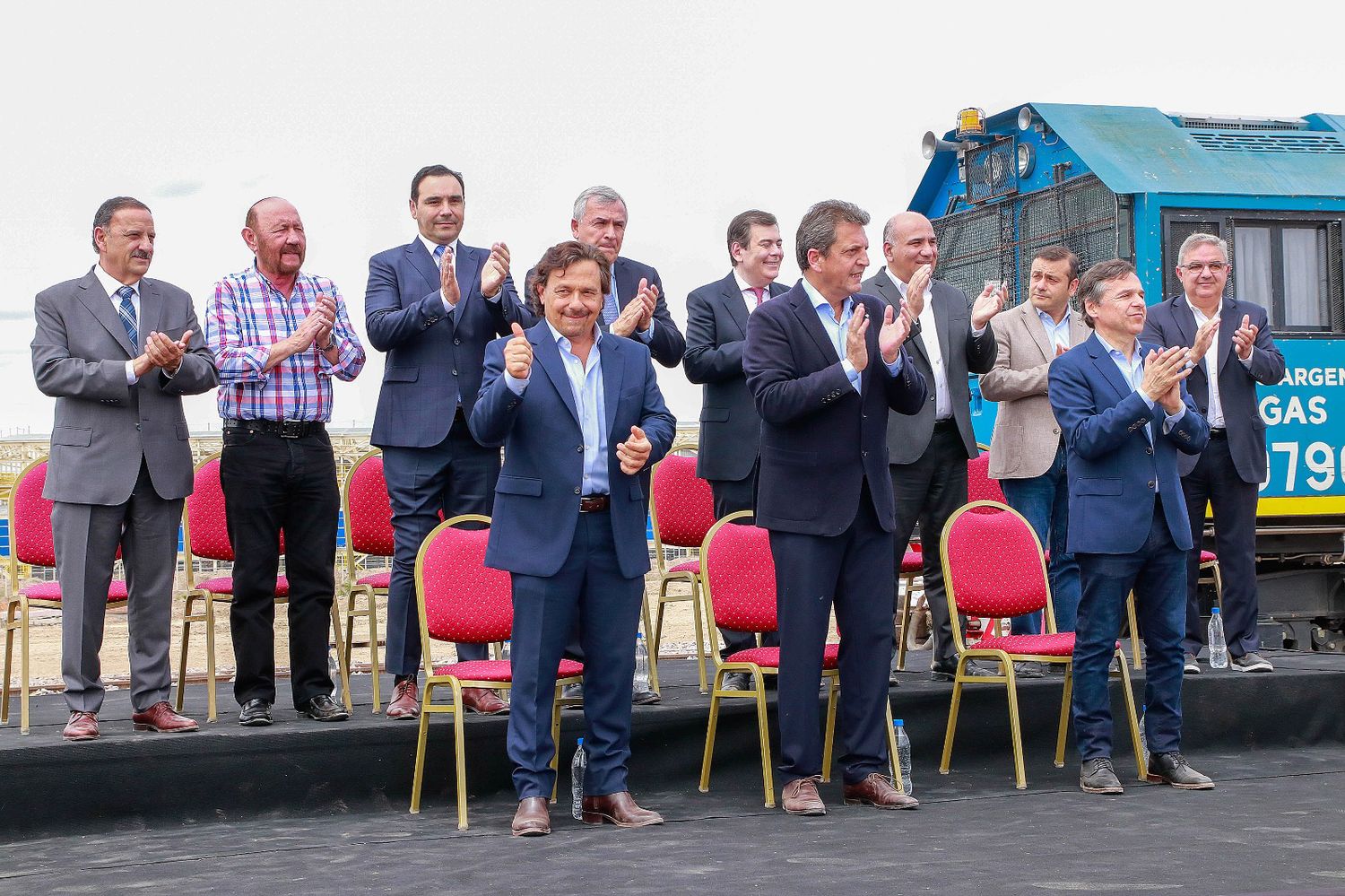Massa promete a gobernadores coparticipar el Impuesto al Cheque y el Impuesto PAIS