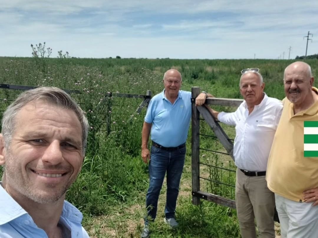 El Pte. del CRAR, Leo Crocetti junto a otros dirigentes en el nuevo predio.Foto:IG CRAR