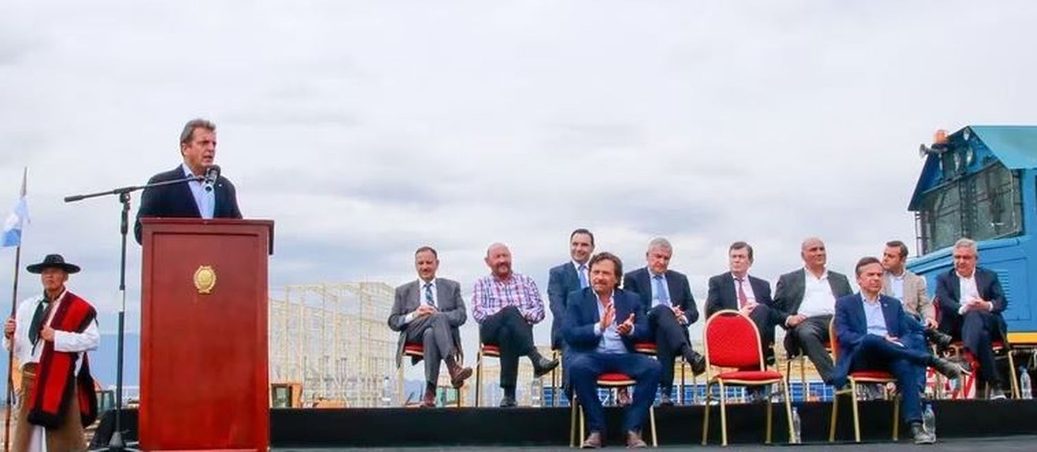 Sergio Massa se mostró con dos gobernadores radicales y reiteró: “Voy a llamar a un gobierno de unidad nacional”