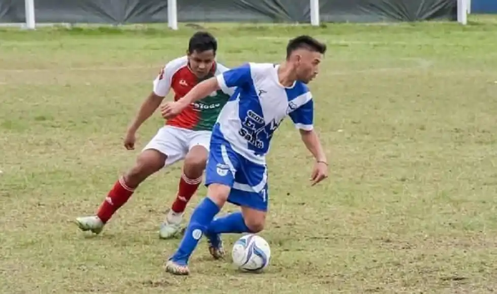 Balearon desde una moto a un jugador de fútbol: una bala quedó alojada en su pierna derecha