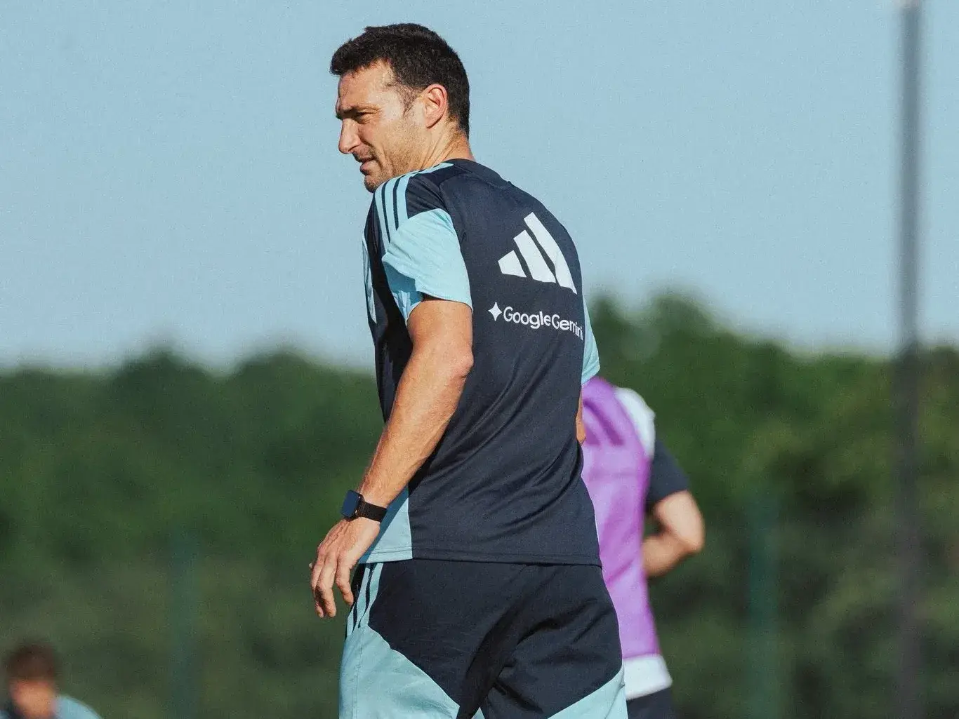 Scaloni ya alertó a 4 jugadores por si debe hacer un cambio de último momento entre los convocados. Foto:AFA