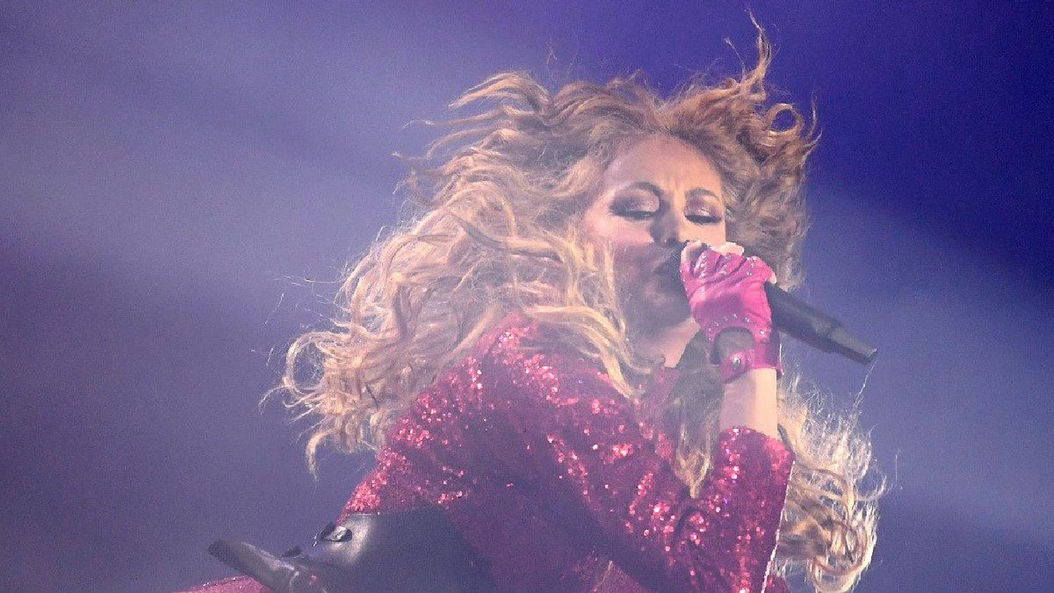 El INSÓLITO momento cuando Paulina Rubio le pide a una presentadora que le limpiara el trasero (Video)