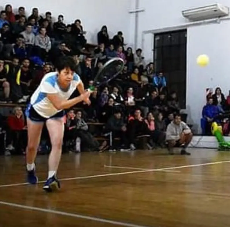 Se realizará una exhibición de tenis para que puedan jugar ciegos y disminuidos visuales