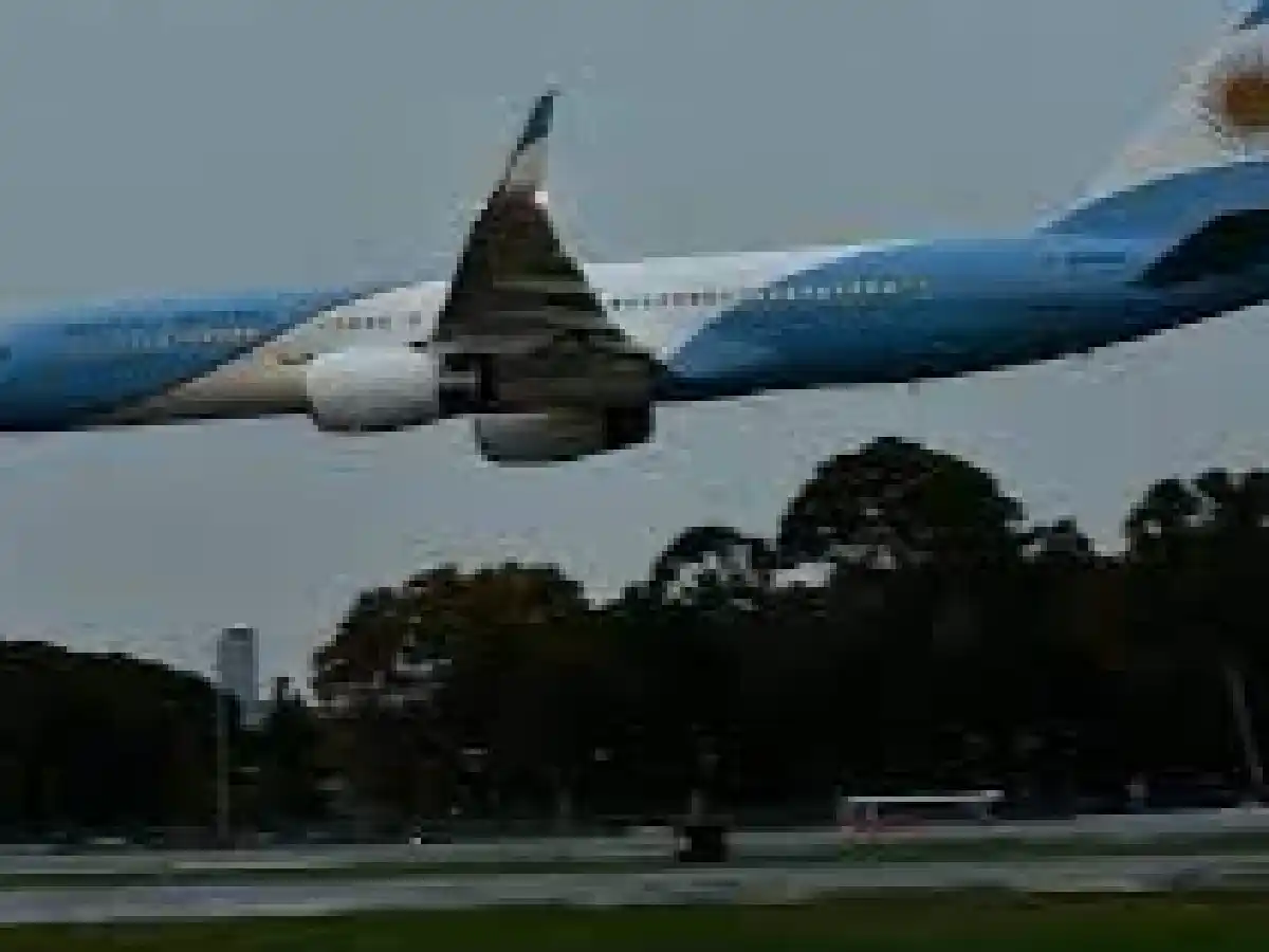 Abrieron un expediente contra los pilotos del avión presidencial por la peligrosa maniobra en Aeroparque