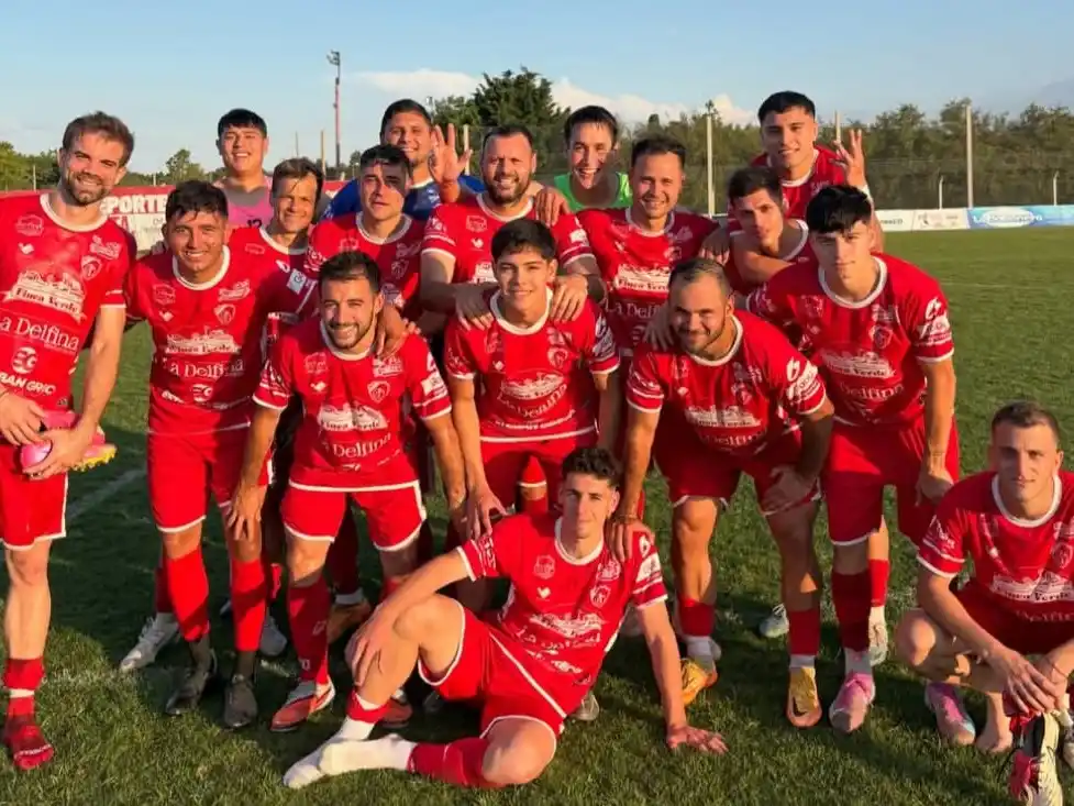 Mitre goleó a Atlético Paraná y es líder.