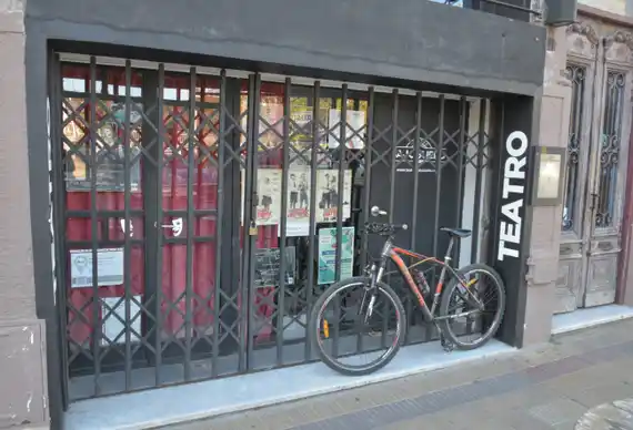 El teatro local busca adaptarse y espera subir a escena en salas municipales