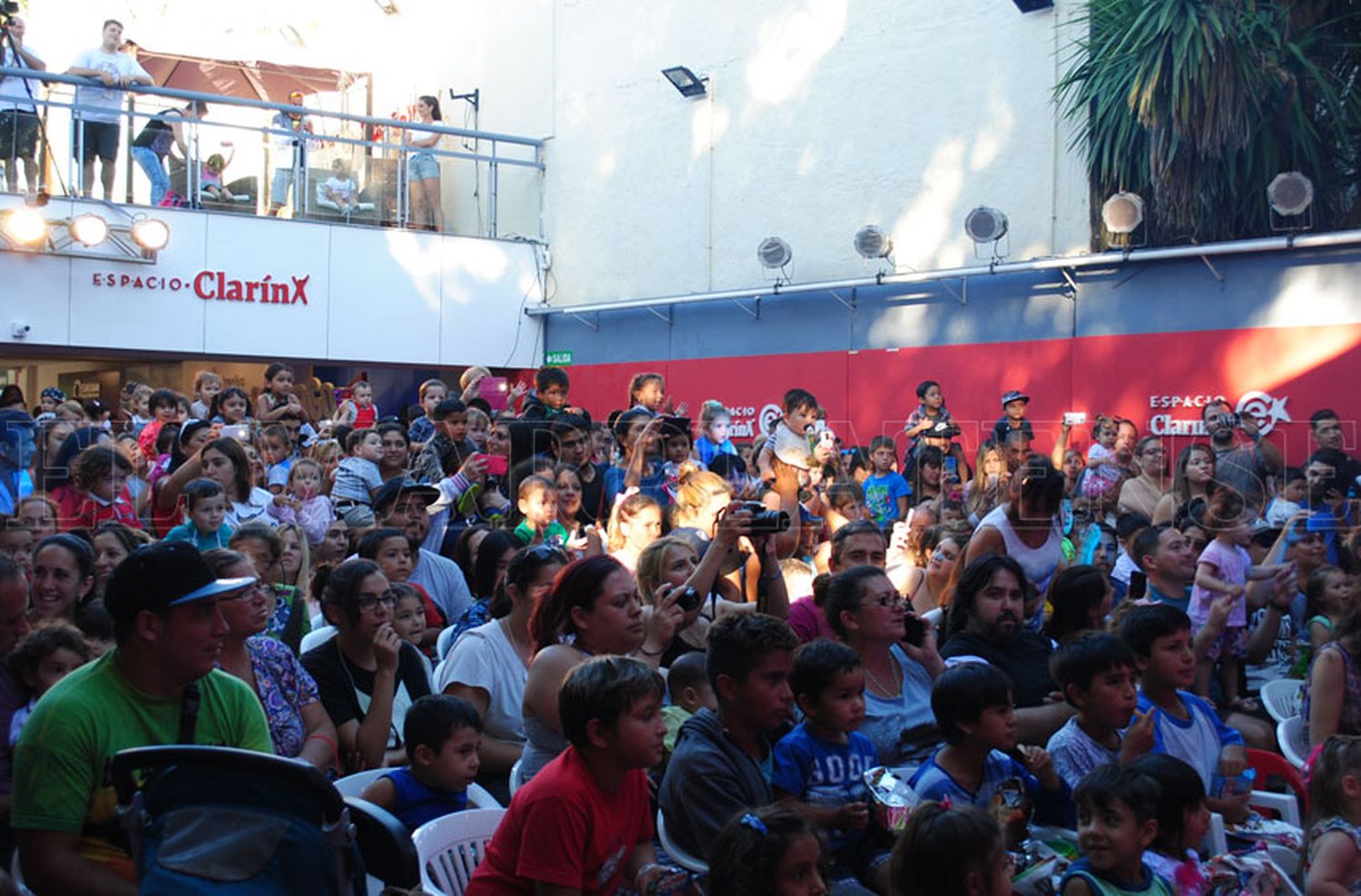 Martes de folklore en Espacio Clarín