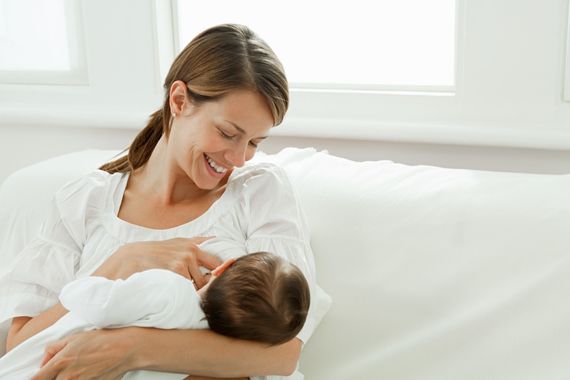Solo la mitad de los niños hasta seis meses fueron alimentados con leche materna
