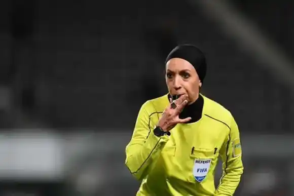 Una mujer estará por primera vez en el equipo arbitral de un partido de fútbol masculino en Irán