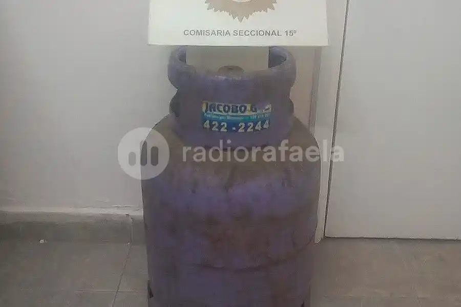 Requisaron una vivienda en un asentamiento y recuperaron una garrafa robada