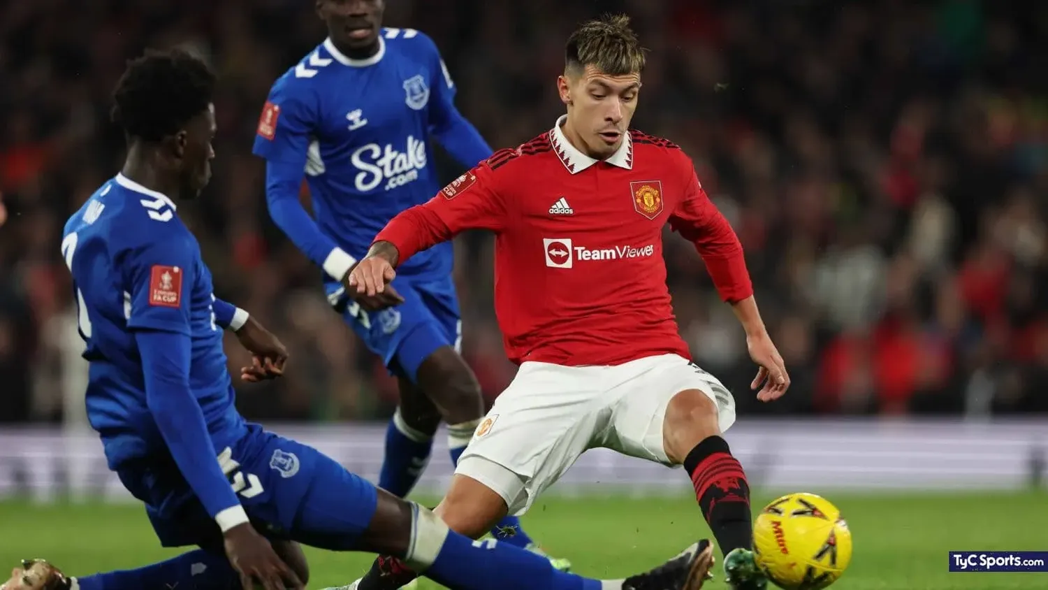 Manchester United, con Lisandro Martínez, enfrenta al Palace