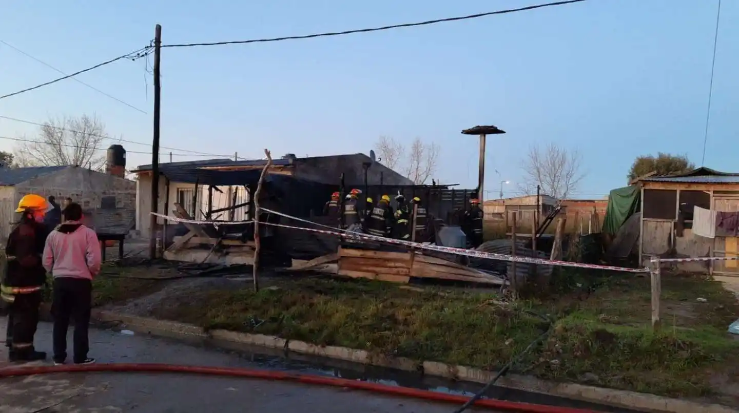 Fallecieron siete personas al incendiarse una casa: cinco de las víctimas eran menores