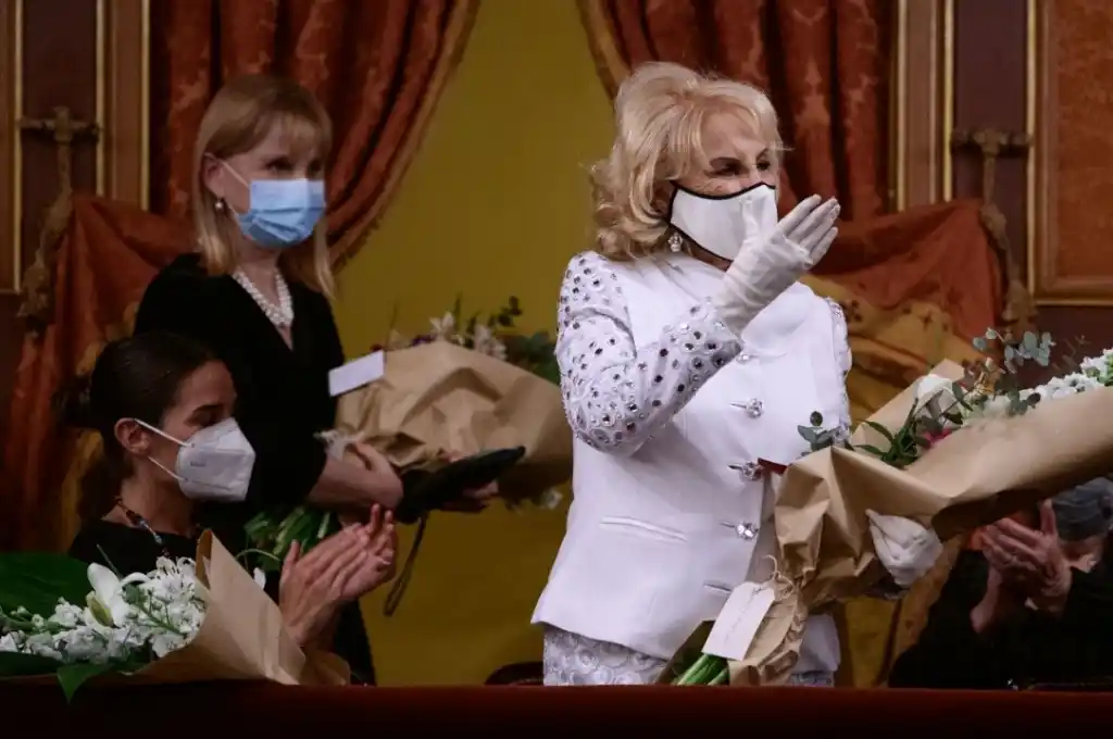 Mirtha Legrand fue al teatro y el público la ovacionó