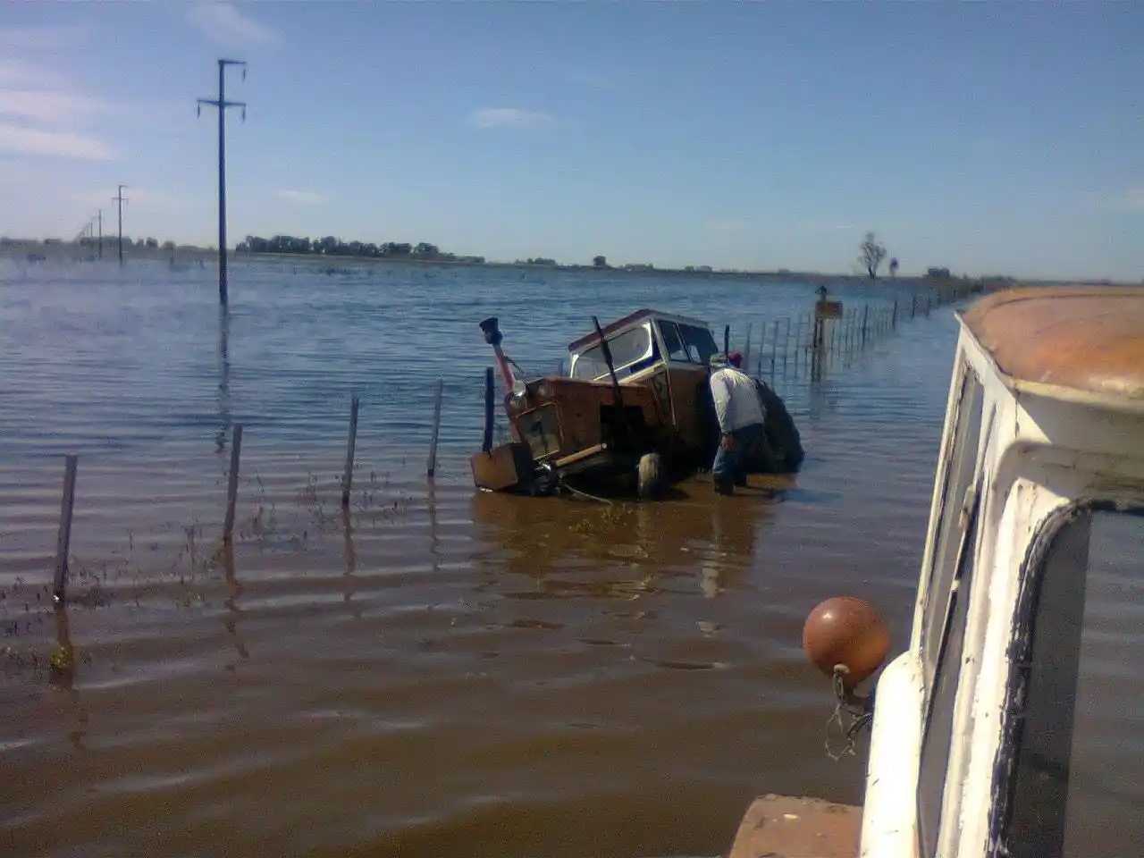 Carlos Casares bajo agua