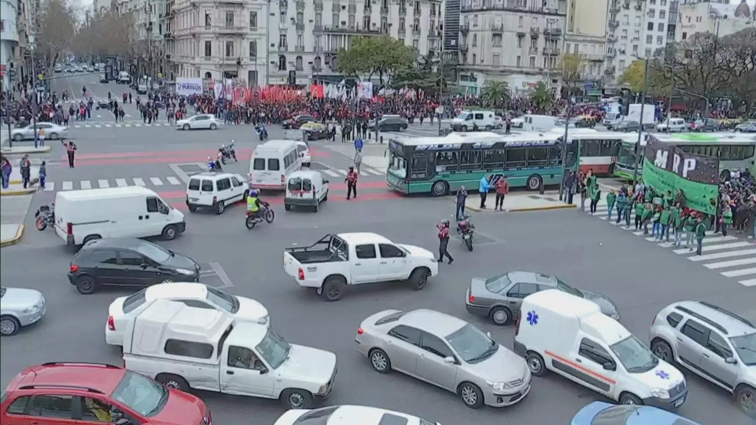 Acampe en la 9 de Julio: incidentes entre la Policía y los manifestantes