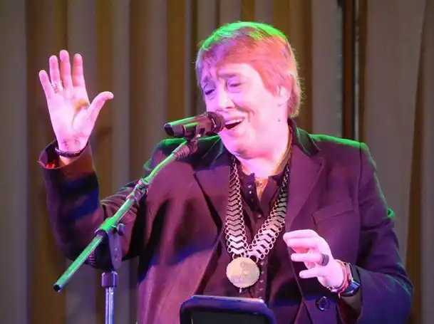 Teresa Parodi se presentó en el Salón Blanco Municipal de Pehuajó