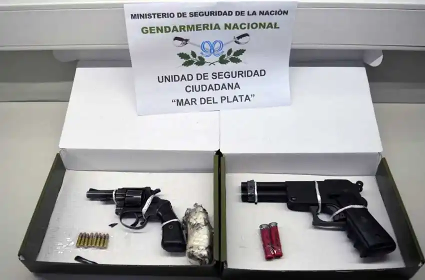 Detienen a 3 personas armadas que circulaban en auto por Nuevo Golf