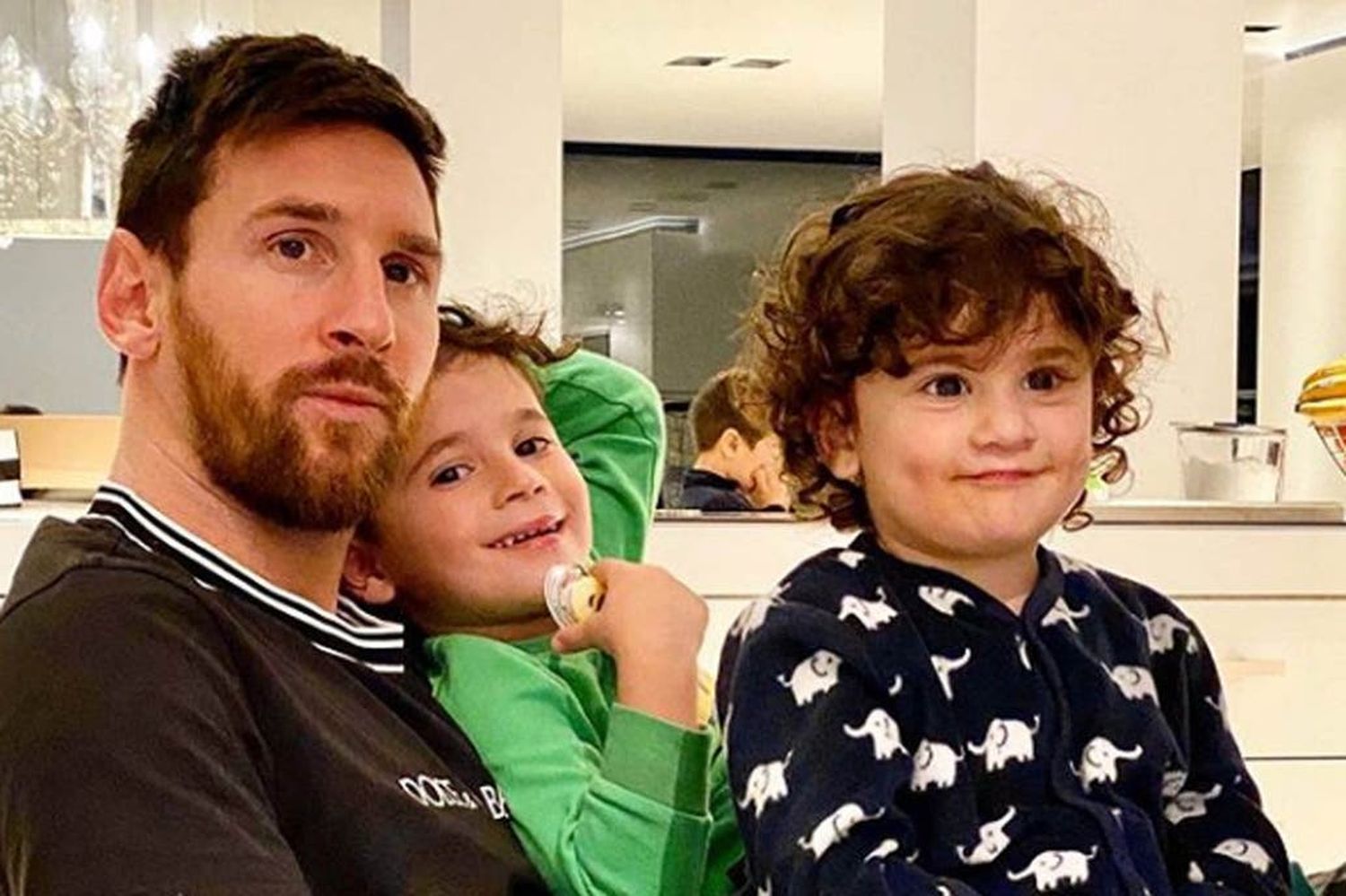 Messi y el plantel aceptarán una fuerte rebaja de salarios 