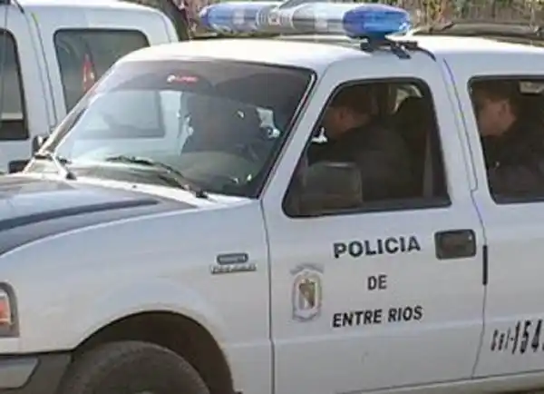 Un policía fue baleado en el pie cuando pretendió frustrar un arrebato a su novia