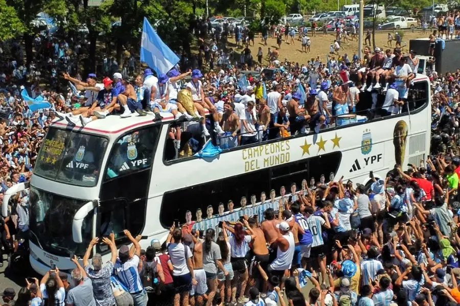 Histórico recibimiento a los campeones
