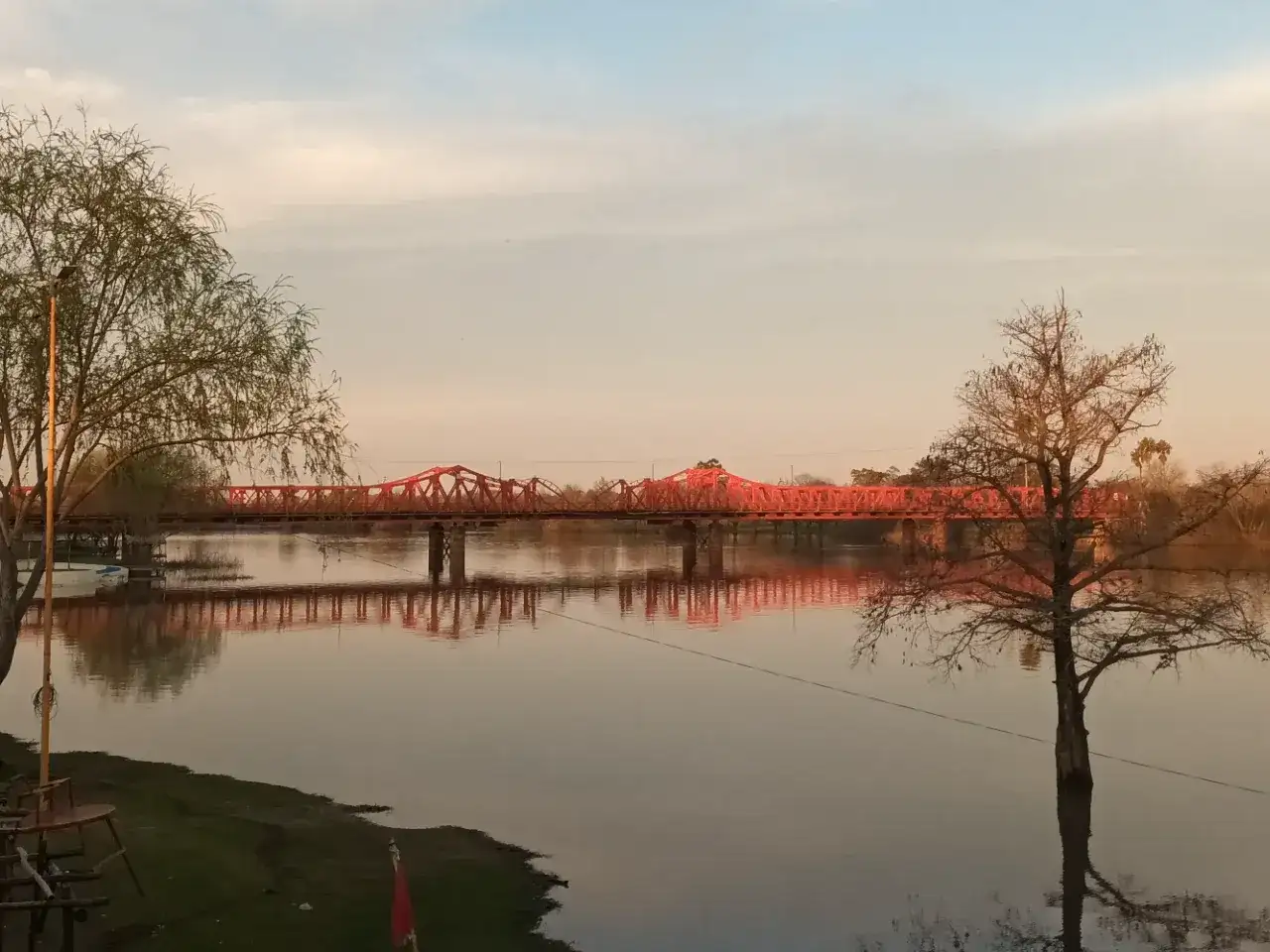 La altura del río Gualeguaychú continúa subiendo y mantienen un monitoreo constante