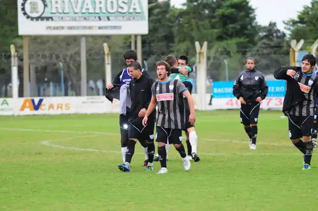 Con sangre, corazón y fútbol, Juventud Unida  está en la final